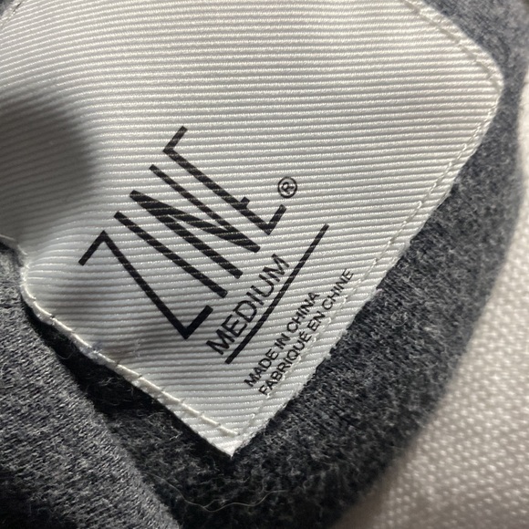 Zine | M | Sleek Black Windbreaker Jacket - Picture 8 of 8